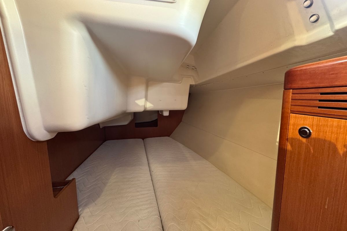 Cabin on Tayrona, a Beneteau Oceanis 34 sailboat at La Rochelle, France