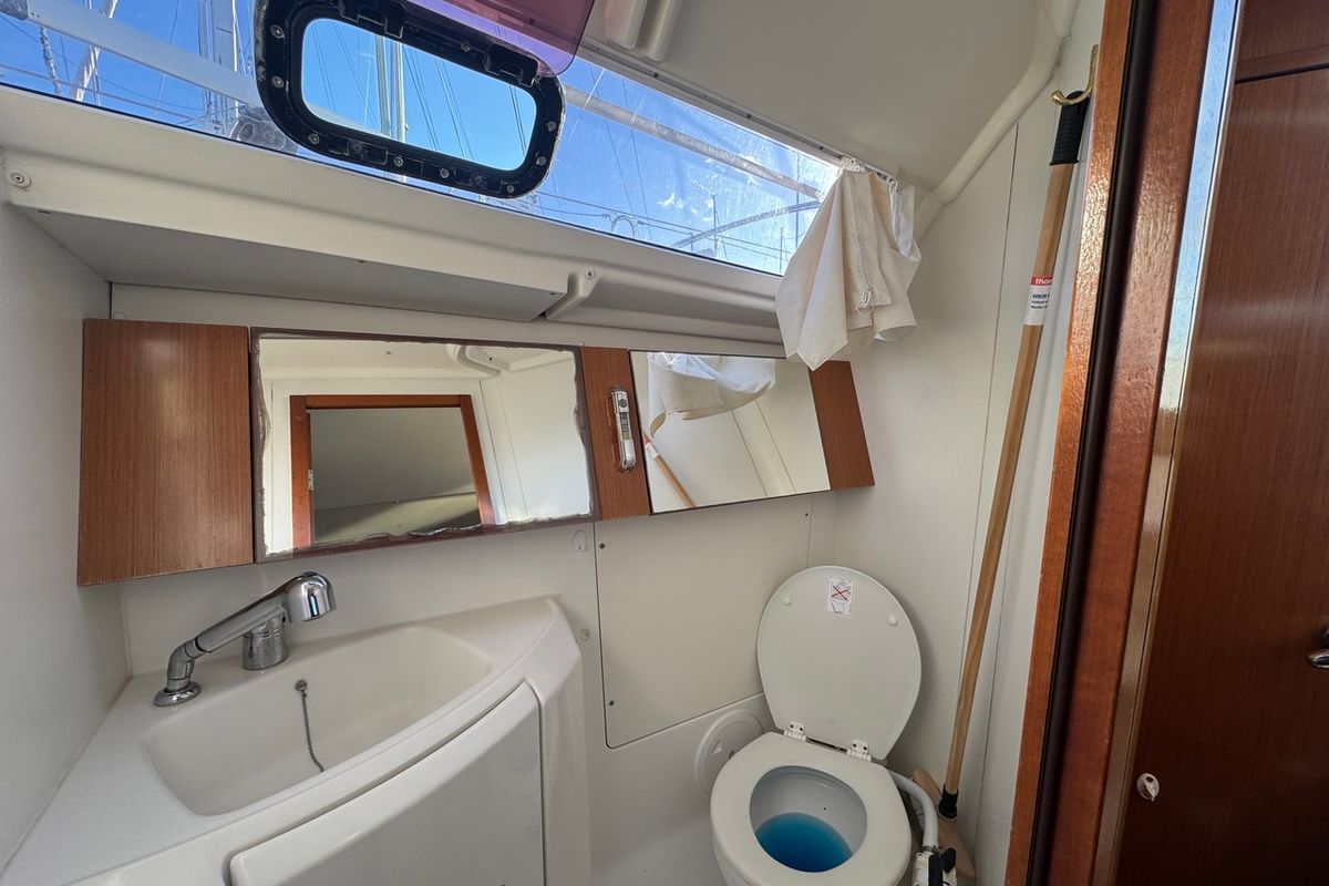 Head on Tayrona, a Beneteau Oceanis 34 sailboat at La Rochelle, France