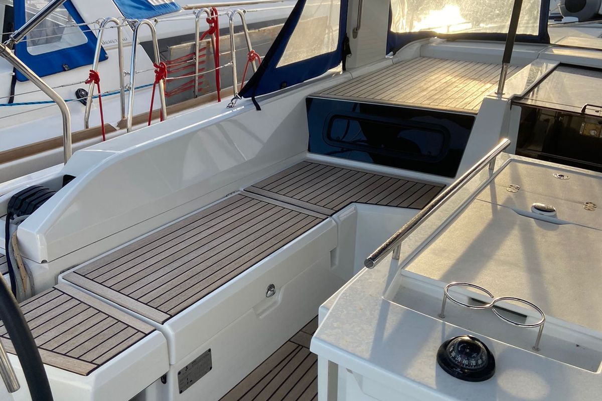 Valvento, a Beneteau Oceanis 46.1 sailboat at Cannigione, Italy