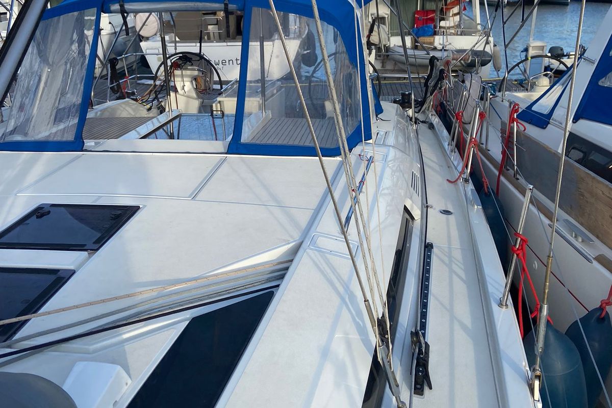 Valvento, a Beneteau Oceanis 46.1 sailboat at Cannigione, Italy
