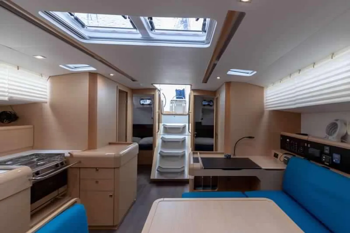 Salon of MAMIWATA II, a Jeanneau Sun Odyssey 519 sailboat at Pisticci, Italy