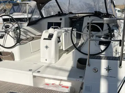 Cockpit of Tuatha de Artaios, a Jeanneau Sun Odyssey 410 sailboat at Port Navalo, France