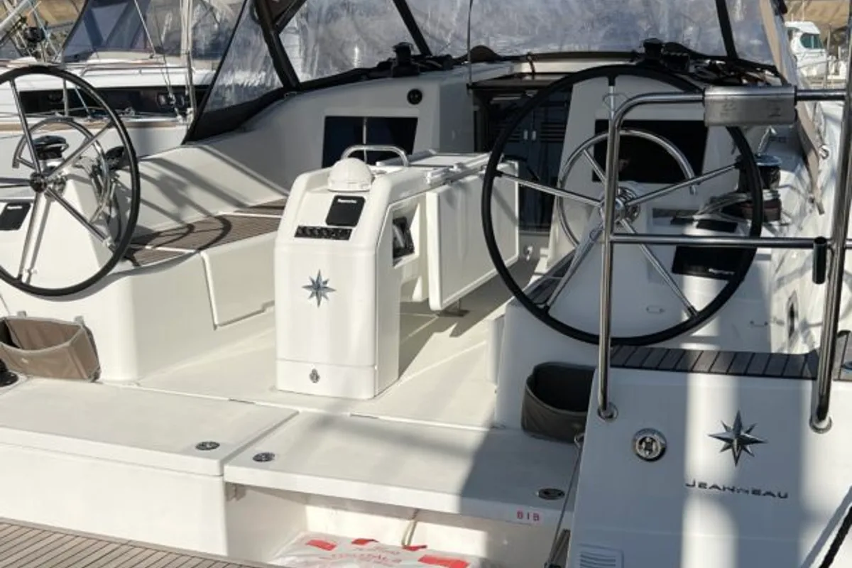 Cockpit of Tuatha de Artaios, a Jeanneau Sun Odyssey 410 sailboat at Port Navalo, France