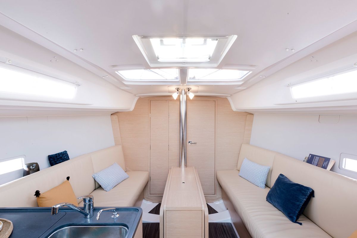 Salon of SILVIA, a Dufour 32 sailboat at Capo d'Orlando, Italy