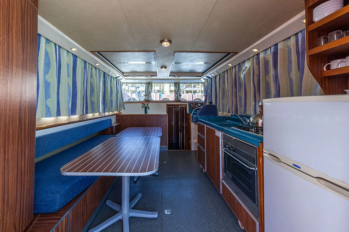 Salon of 1260R-15, a Pénichette 1260 motorboat at Lattes, France