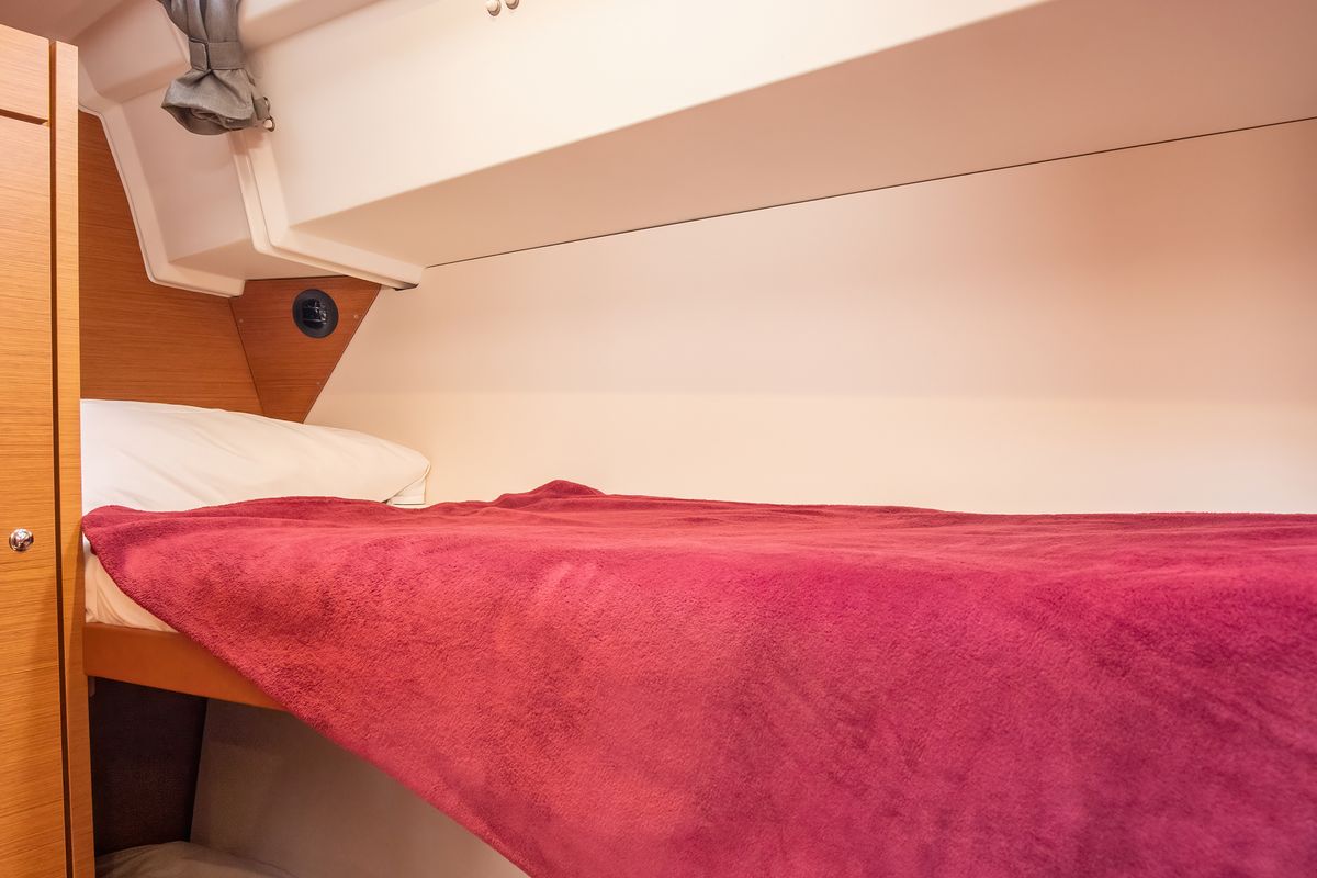 Cabin on Psyche, a Jeanneau 54 sailboat at Tonnarella, Italy