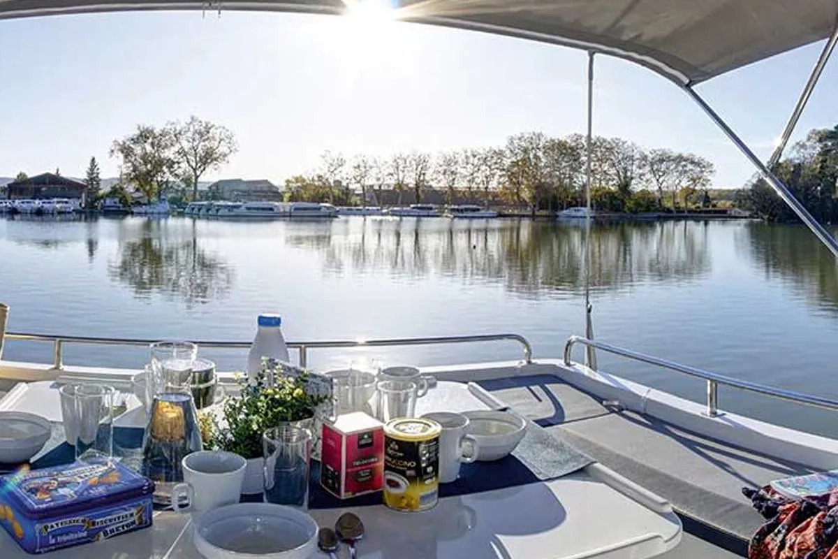 Deck of Horizon 2, a Cygnet Horizon 2 motorboat at Smiths Falls, Canada