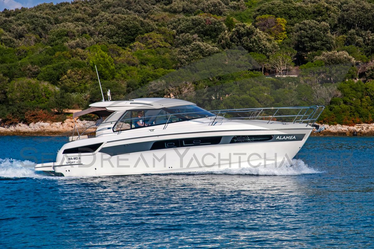 Exterior view of Sun Dreamer, a Bavaria S40 HT motorboat at Općina Sukošan, Croatia