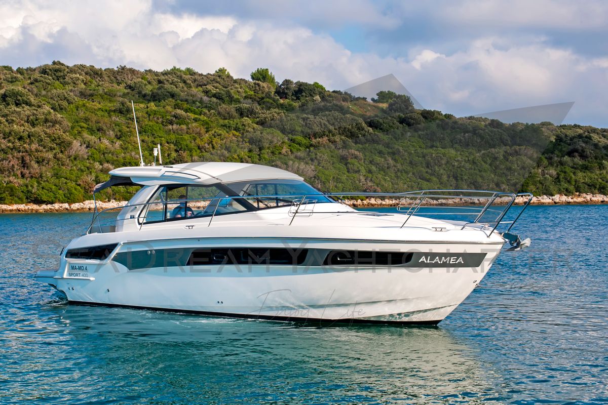 Exterior view of Sun Dreamer, a Bavaria S40 HT motorboat at Općina Sukošan, Croatia