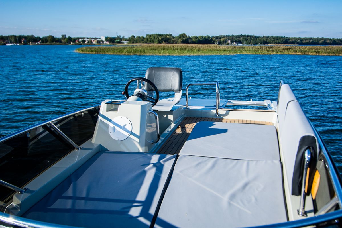 Balt 1080 Titanium, a Balt 1018 Titanium motorboat at Wilkasy, Poland