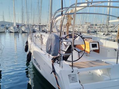 Salon of Asterix, a Dufour 470 sailboat at Punat, Croatia