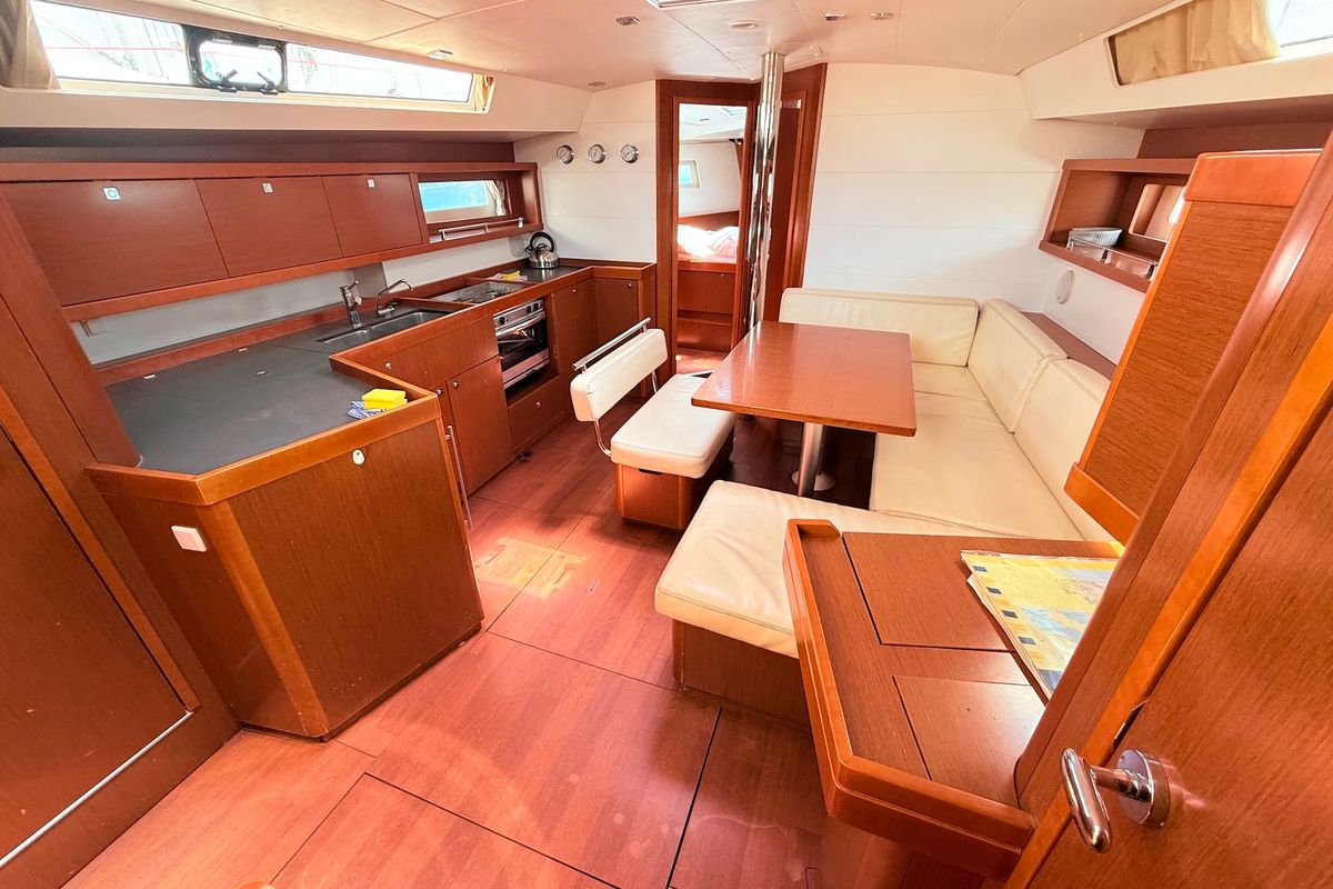 Salon of Viki, a Beneteau Oceanis 45 sailboat at Općina Sukošan, Croatia