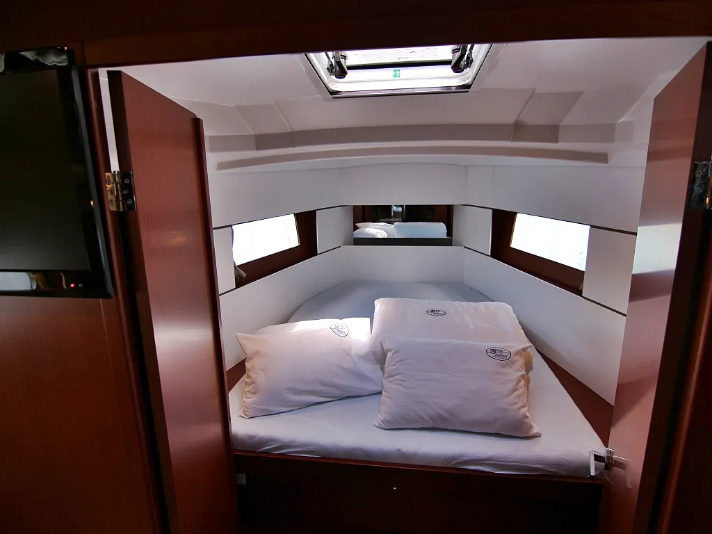 Cabin on Elsa, a Beneteau Oceanis 38.1 sailboat at Općina Sukošan, Croatia