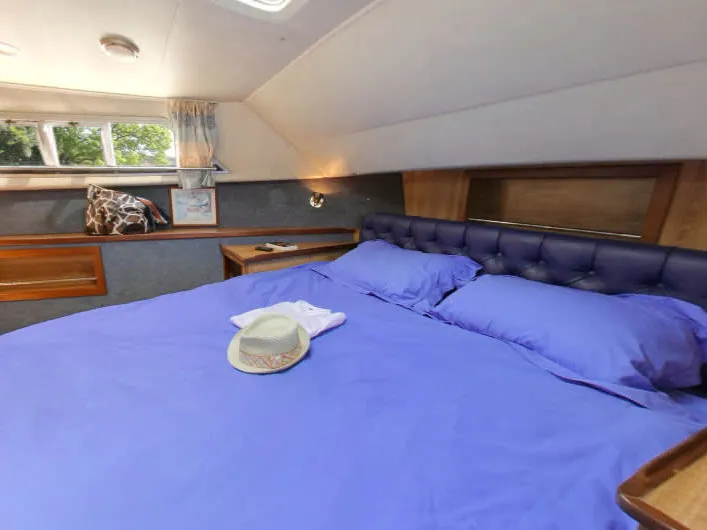 Cabin on Royal Classique - Comfort 21, a Cygnet Royal Classique motorboat at Jabel, Germany