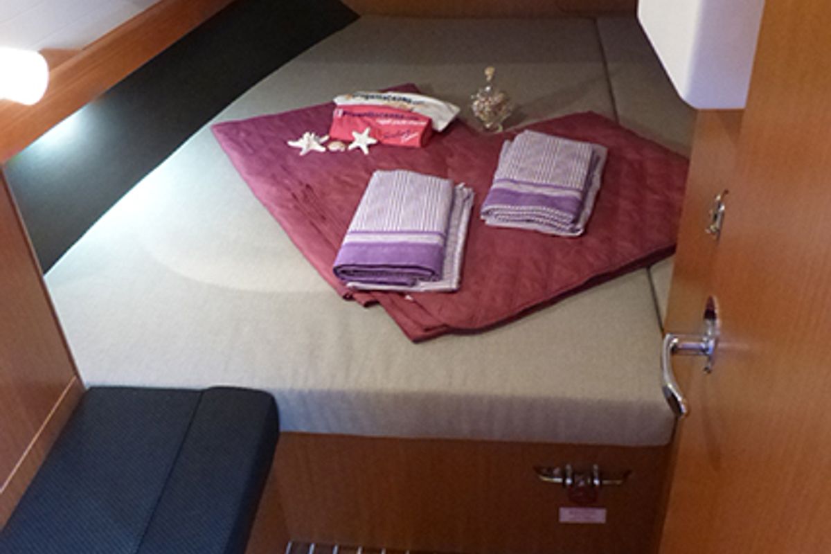 Cabin on Nessuna Distrazione, a Bavaria Cruiser 41 sailboat at Procida, Italy