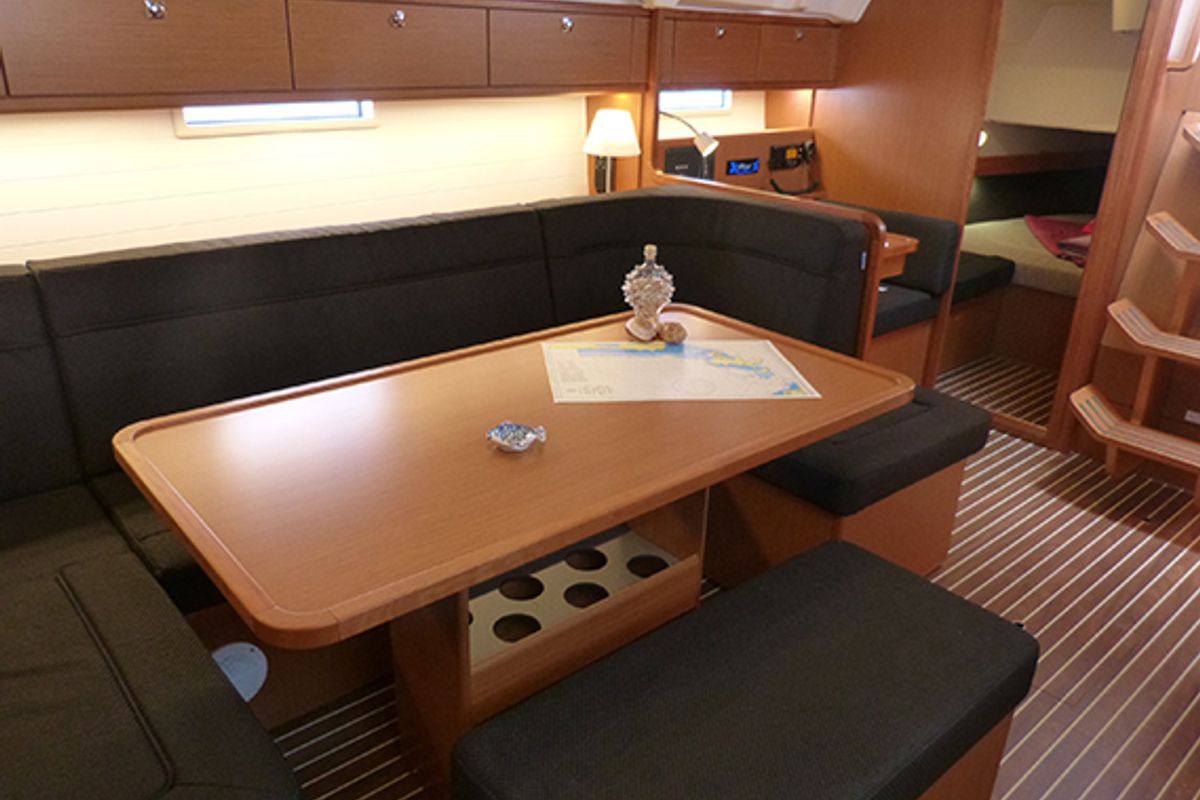 Salon of Nessuna Distrazione, a Bavaria Cruiser 41 sailboat at Procida, Italy