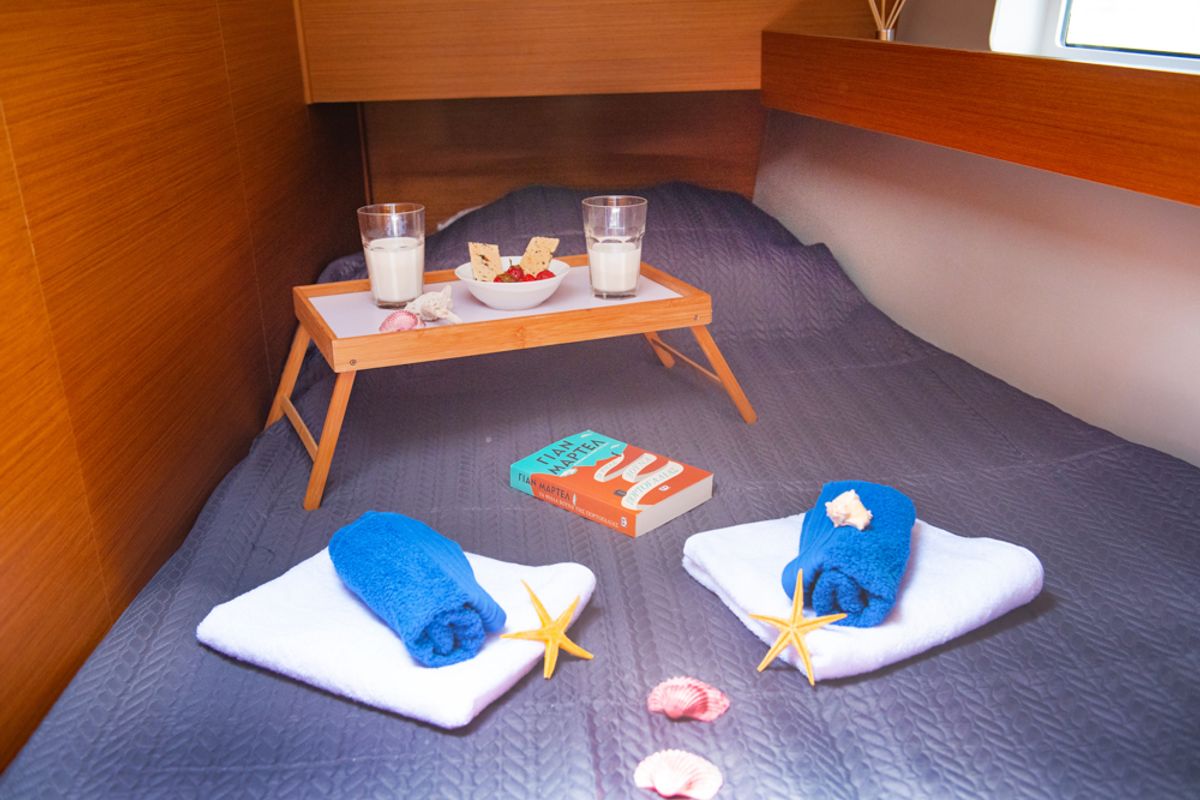 Cabin on Porto Fino, a Jeanneau Sun Odyssey 490 sailboat at Athens, Greece