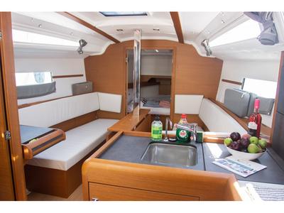 Salon of Dimitra, a Jeanneau Sun Odyssey 349 sailboat at Volos Municipality, Greece