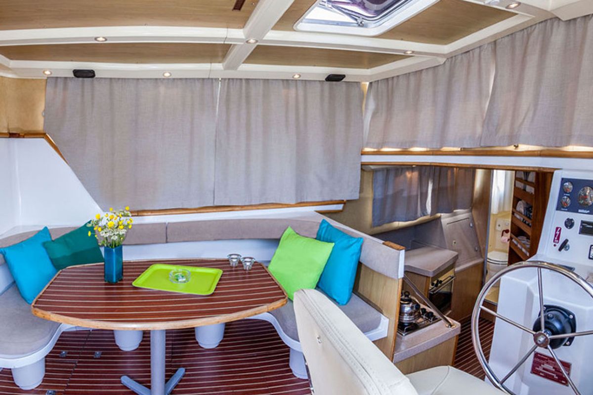 Cockpit of 1020-51, a Pénichette 1020 motorboat at Loosdrecht, Netherlands