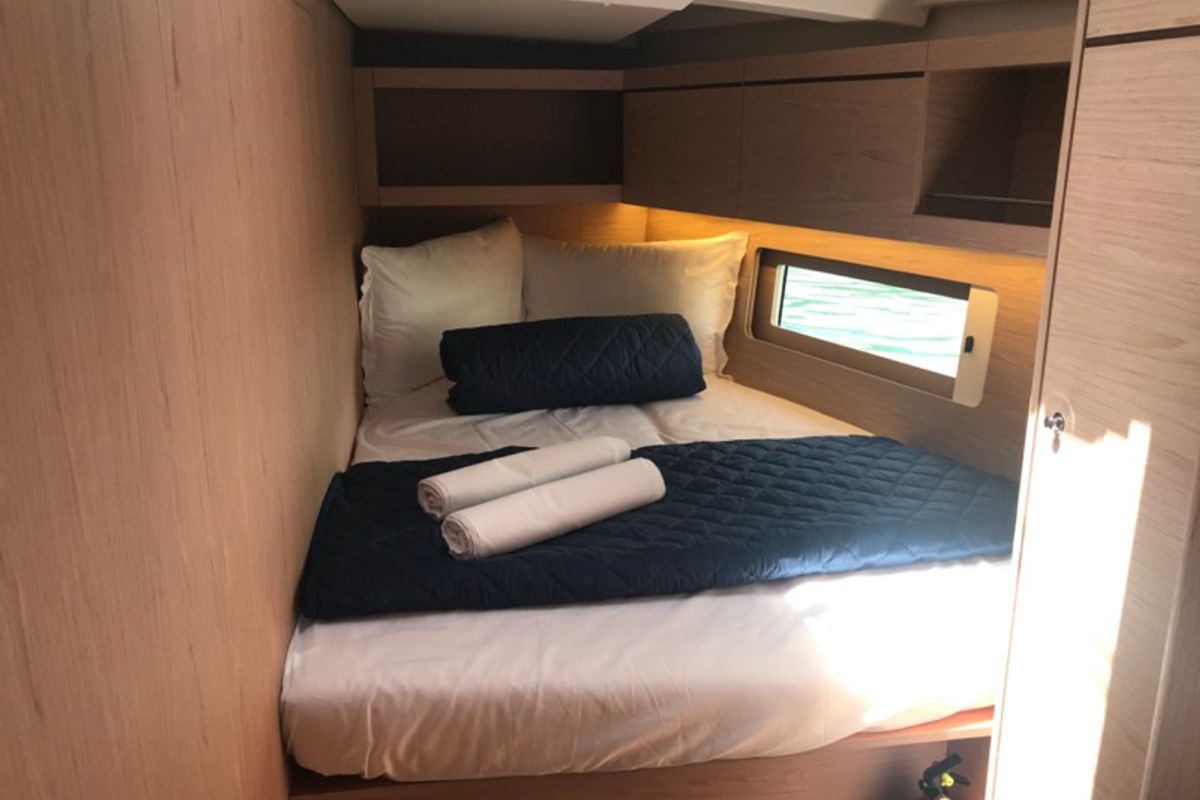 Cabin on Becrux, a Beneteau Oceanis 46.1 sailboat at Tonnarella, Italy