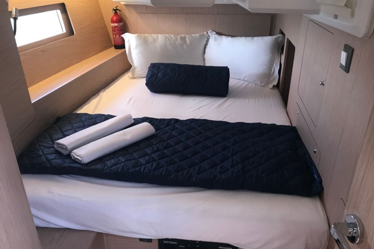Cabin on Becrux, a Beneteau Oceanis 46.1 sailboat at Tonnarella, Italy