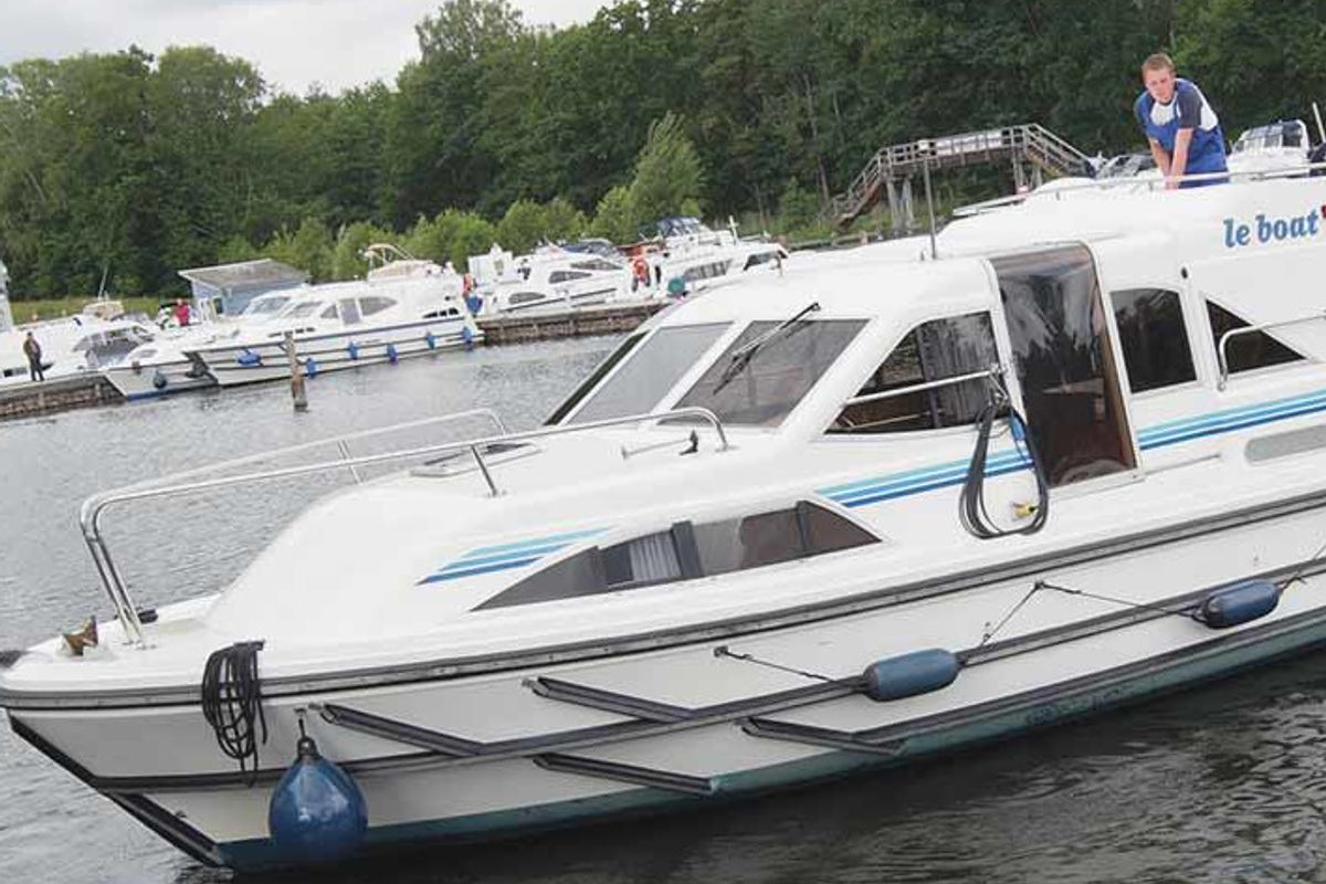 Exterior view of Clipper - Comfort 25, a Cygnet Clipper motorboat at Casier, Italy
