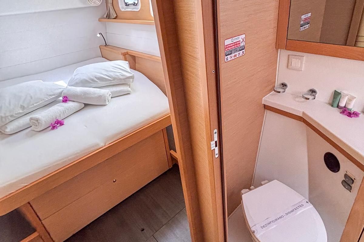 Cabin on Red Twin, a Lagoon 450 F catamaran at Primošten, Croatia