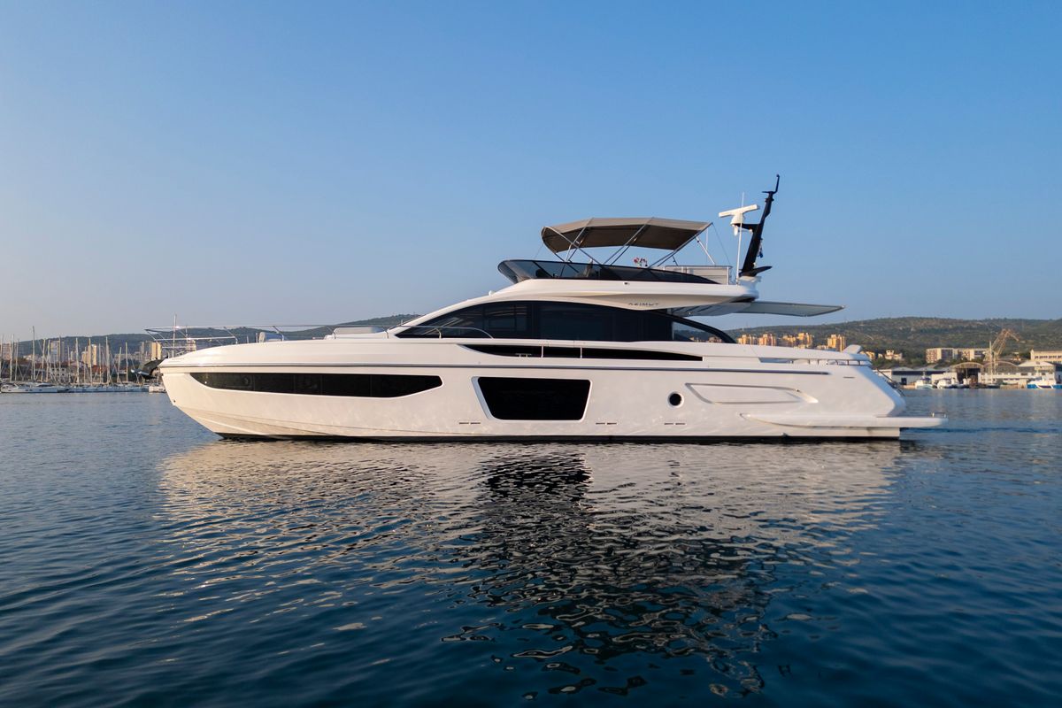 Exterior view of Felicita, a Azimut S7 yacht at Grad Šibenik, Croatia
