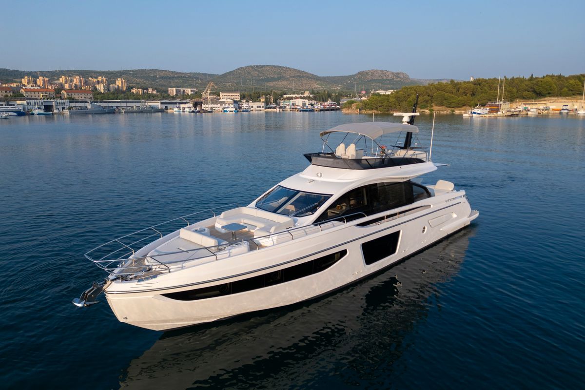 Exterior view of Felicita, a Azimut S7 yacht at Grad Šibenik, Croatia