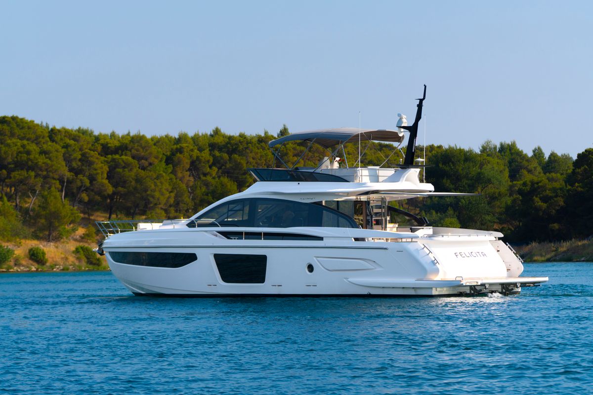 Exterior view of Felicita, a Azimut S7 yacht at Grad Šibenik, Croatia