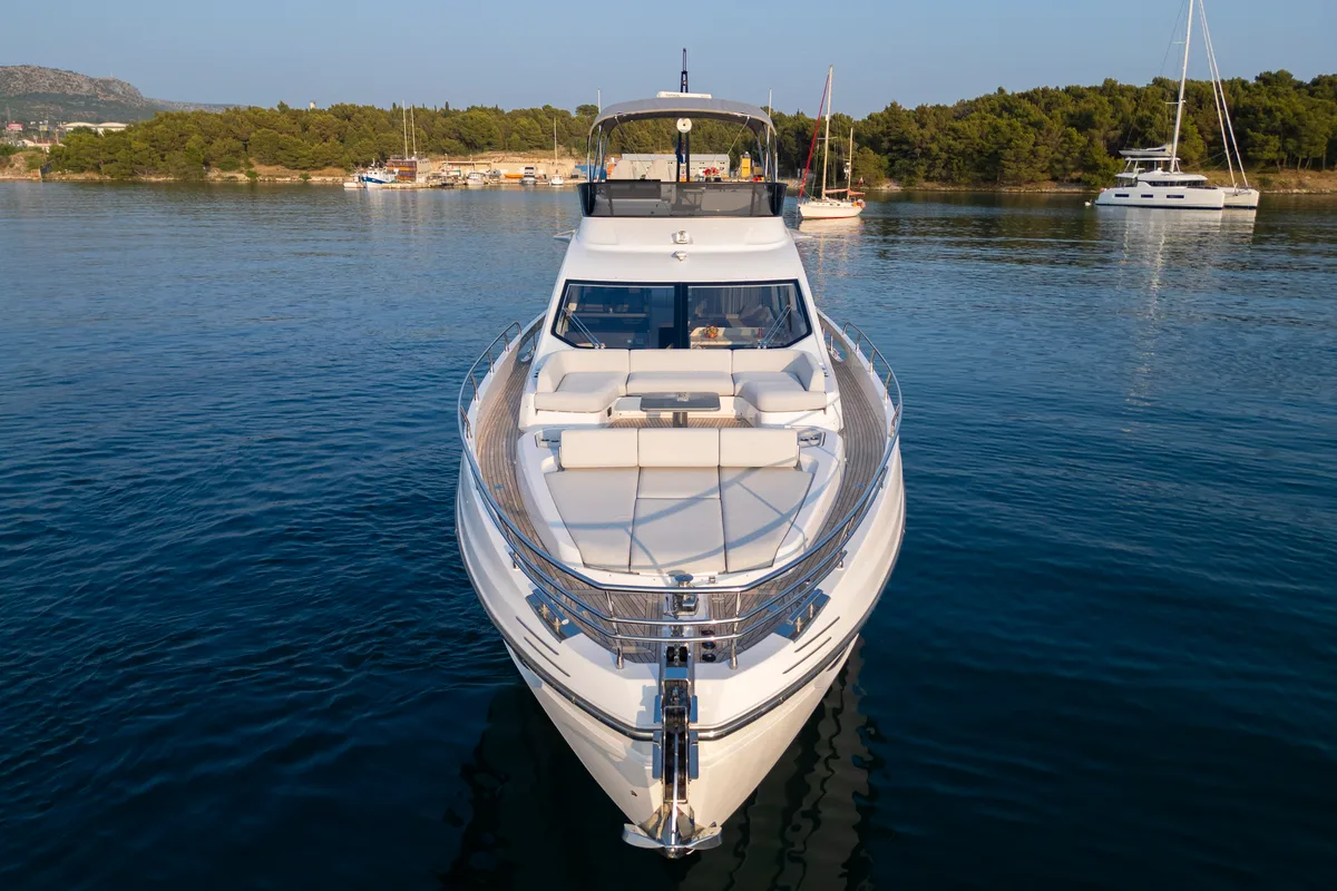 Exterior view of Felicita, a Azimut S7 yacht at Grad Šibenik, Croatia