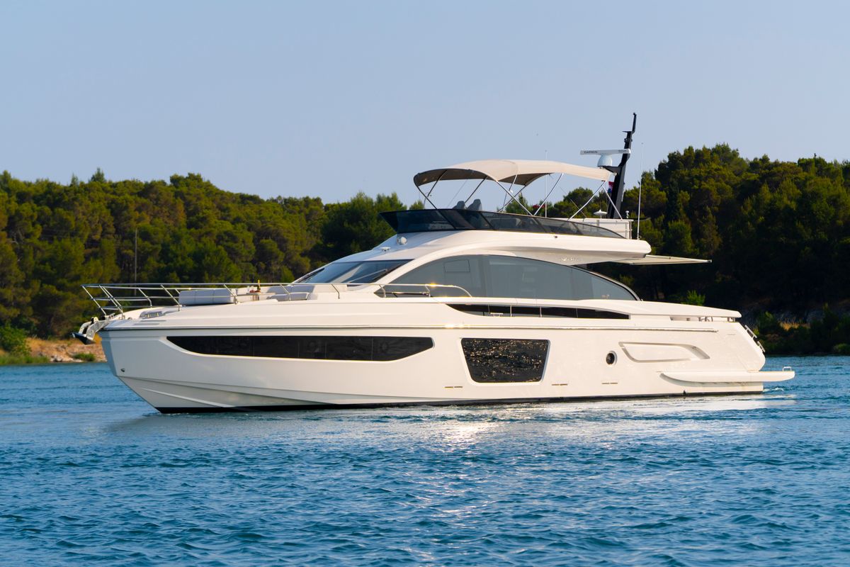 Exterior view of Felicita, a Azimut S7 yacht at Grad Šibenik, Croatia