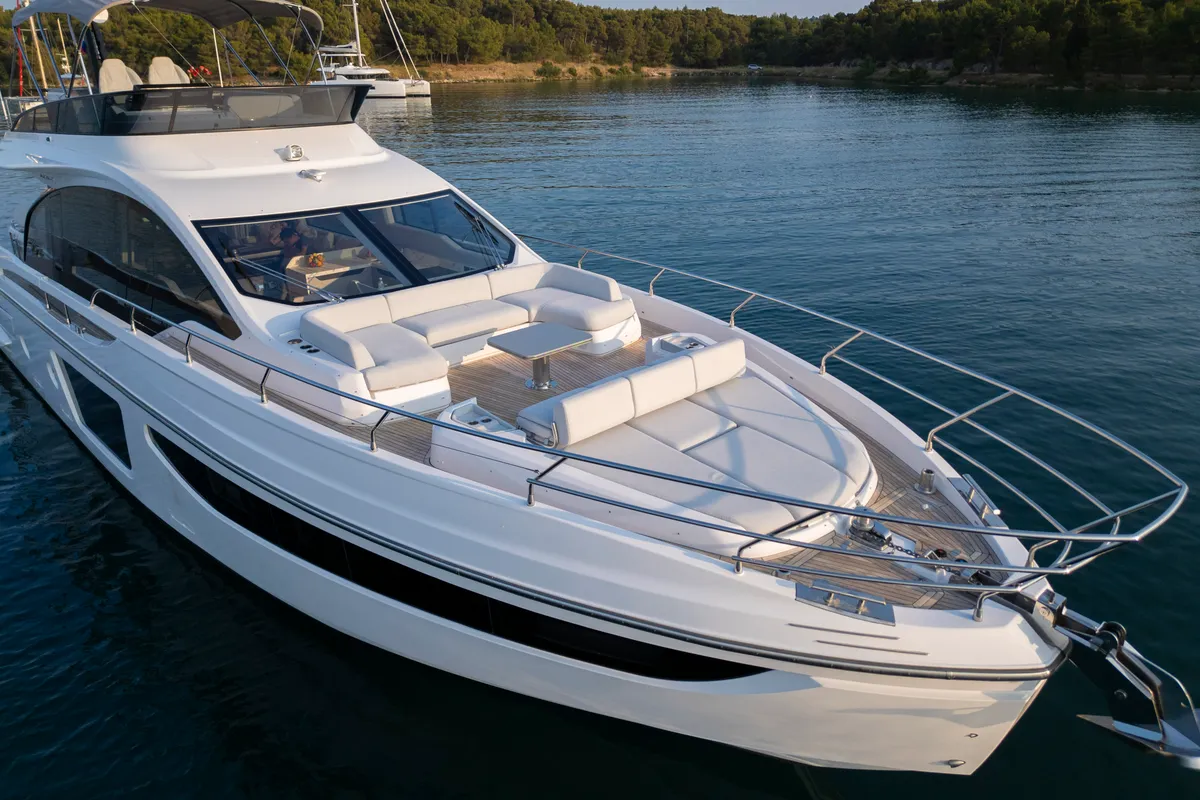Exterior view of Felicita, a Azimut S7 yacht at Grad Šibenik, Croatia