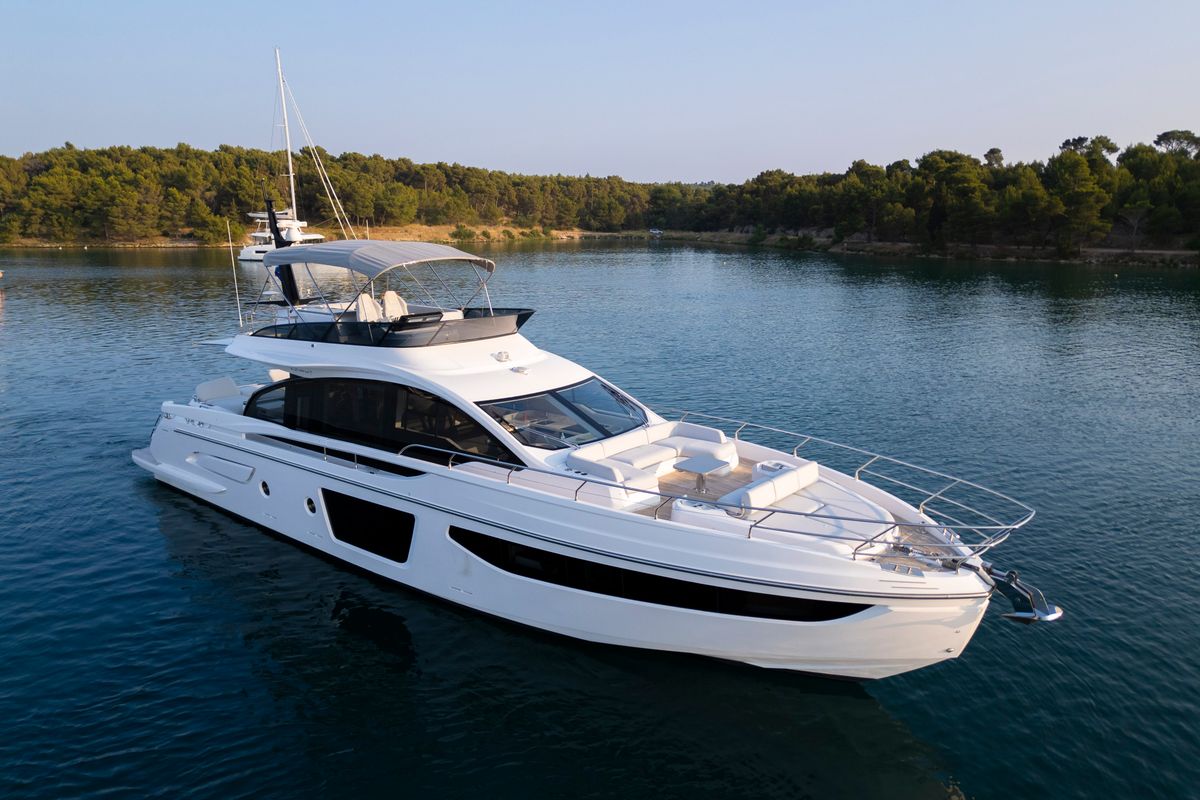 Exterior view of Felicita, a Azimut S7 yacht at Grad Šibenik, Croatia