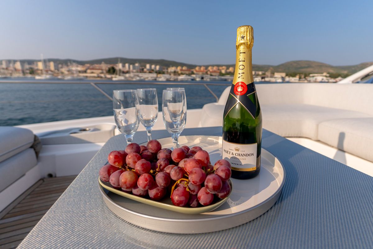 Felicita, a Azimut S7 yacht at Grad Šibenik, Croatia