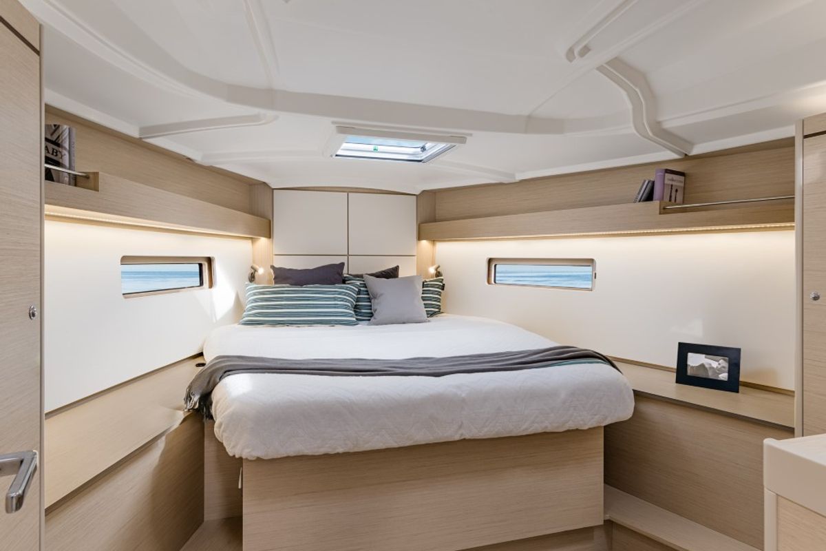 Cabin on Raz Kaiou, a Beneteau Oceanis 40.1 sailboat at Port Navalo, France