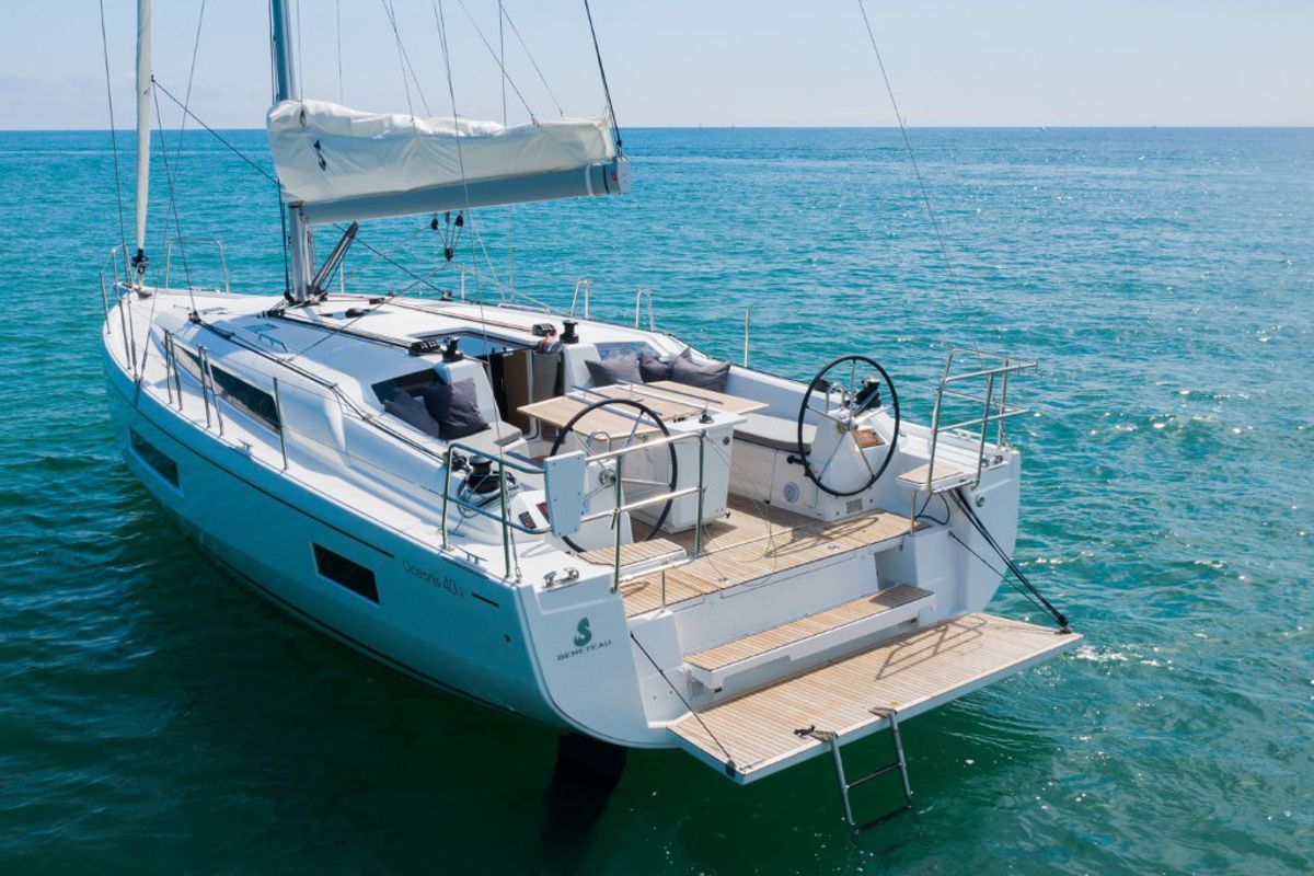 Exterior view of Raz Kaiou, a Beneteau Oceanis 40.1 sailboat at Port Navalo, France