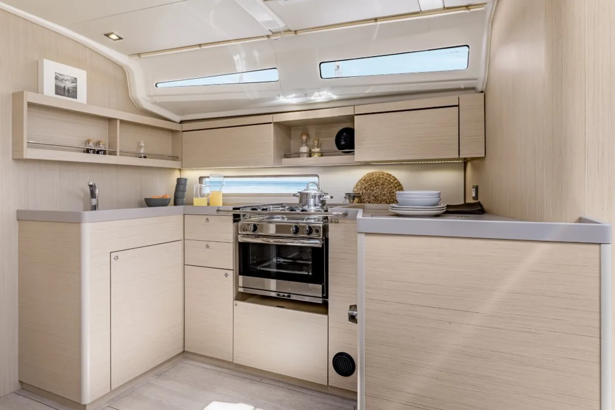Galley of Raz Kaiou, a Beneteau Oceanis 40.1 sailboat at Port Navalo, France