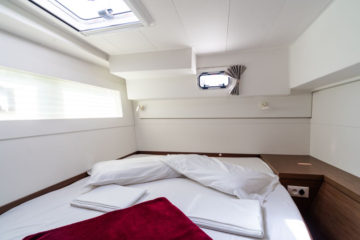 Cabin on Nereo - Standard line, a Lagoon 40 catamaran at Tonnarella, Italy