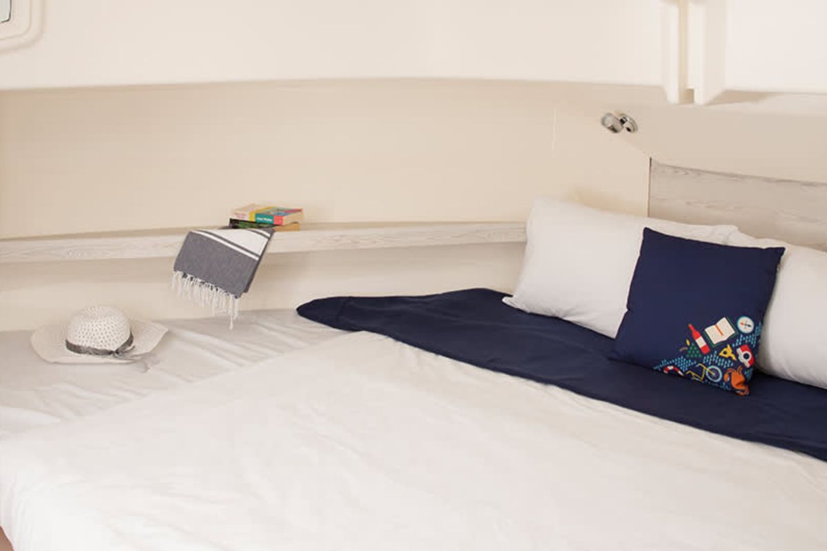 Cabin on Horizon 3 - Premier 19, a Cygnet Horizon 3 motorboat at Otonabee–South Monaghan, Canada