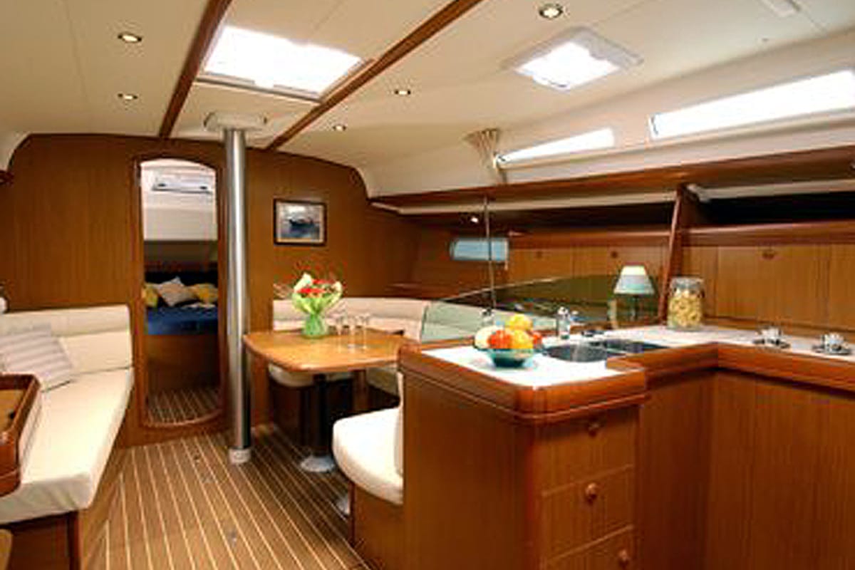 Floor plan of Poseidon, a Jeanneau Sun Odyssey 42i sailboat at Benitses, Greece