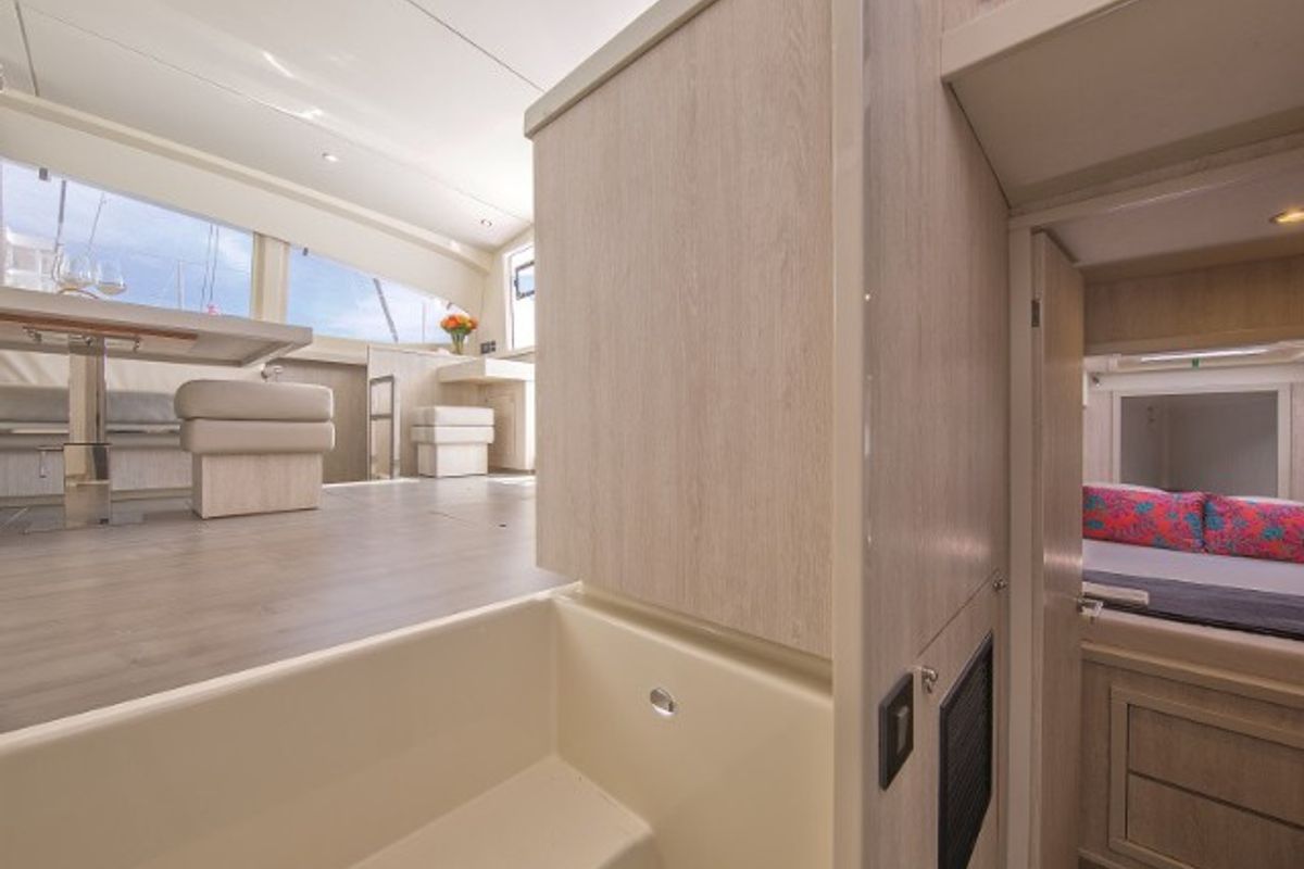 Salon of Sunsail 404 Classic, a Leopard 40 catamaran at Općina Marina, Croatia