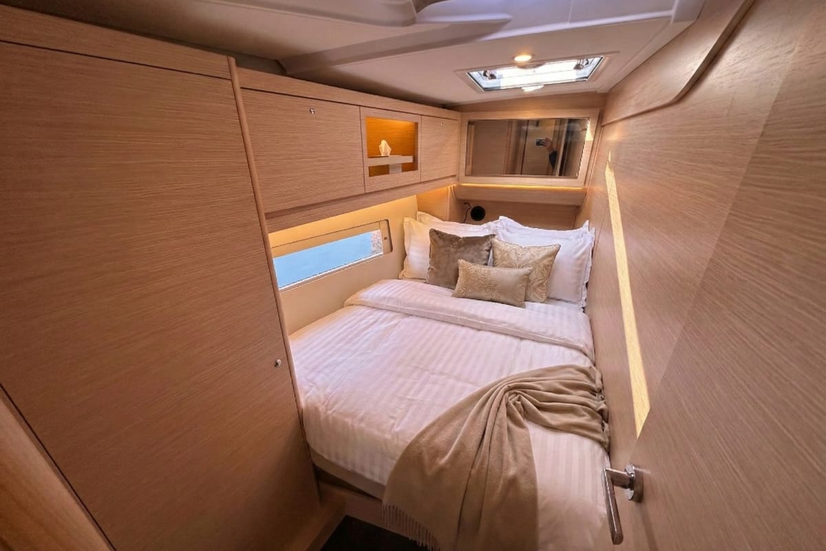 Cabin on Jéroboam, a Dufour 470 sailboat at Salerno, Italy