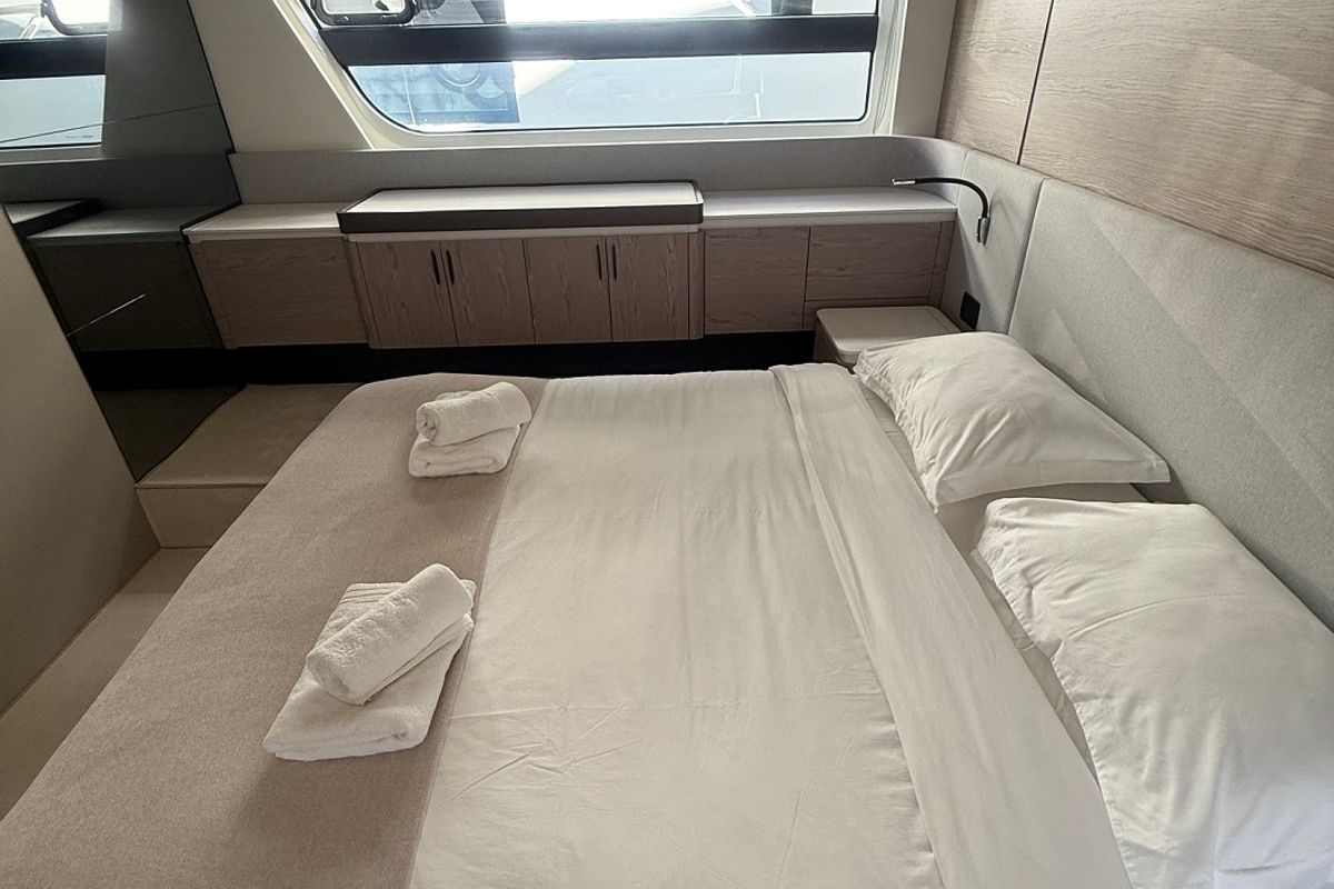 Cabin on White, a Azimut 53 Fly yacht at Podstrana - Miljevac, Croatia