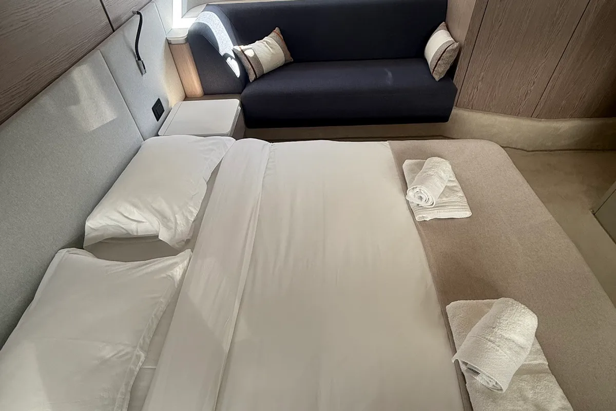 Cabin on White, a Azimut 53 Fly yacht at Podstrana - Miljevac, Croatia