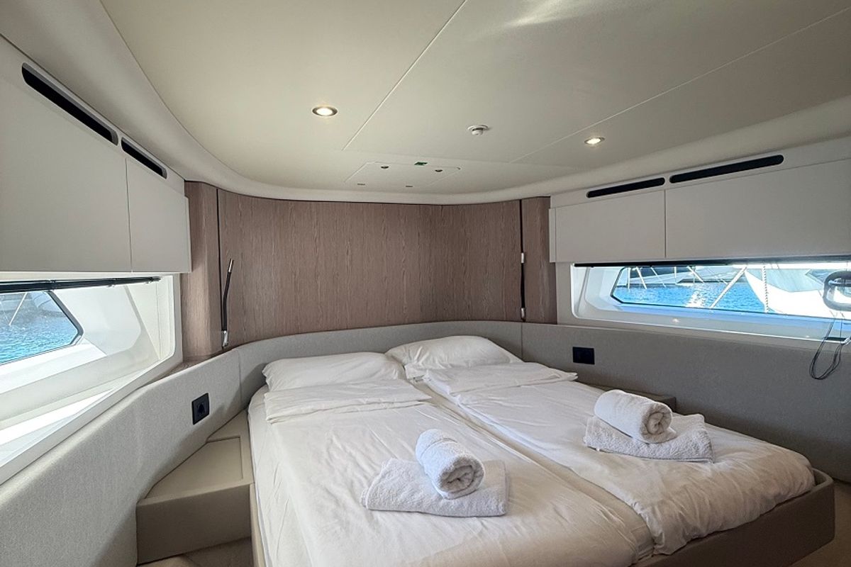Cabin on White, a Azimut 53 Fly yacht at Podstrana - Miljevac, Croatia