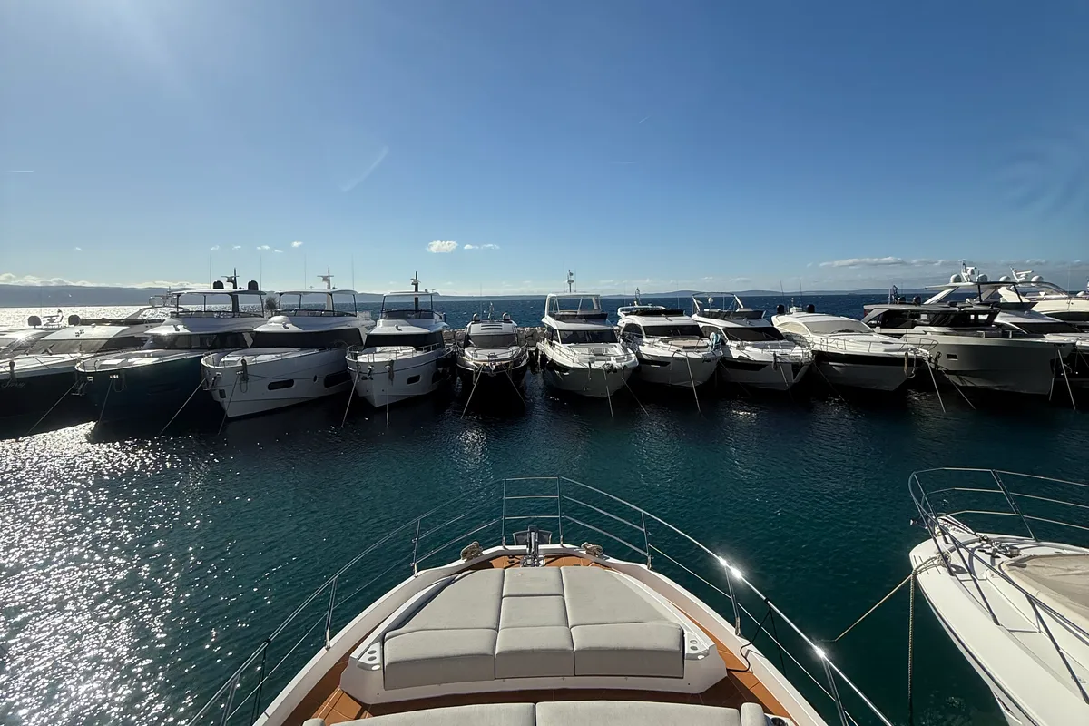 White, a Azimut 53 Fly yacht at Podstrana - Miljevac, Croatia