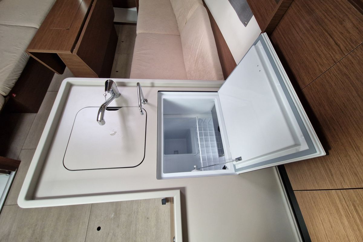 Galley of Navicela, a Beneteau Oceanis 34.1 sailboat at Općina Medulin, Croatia