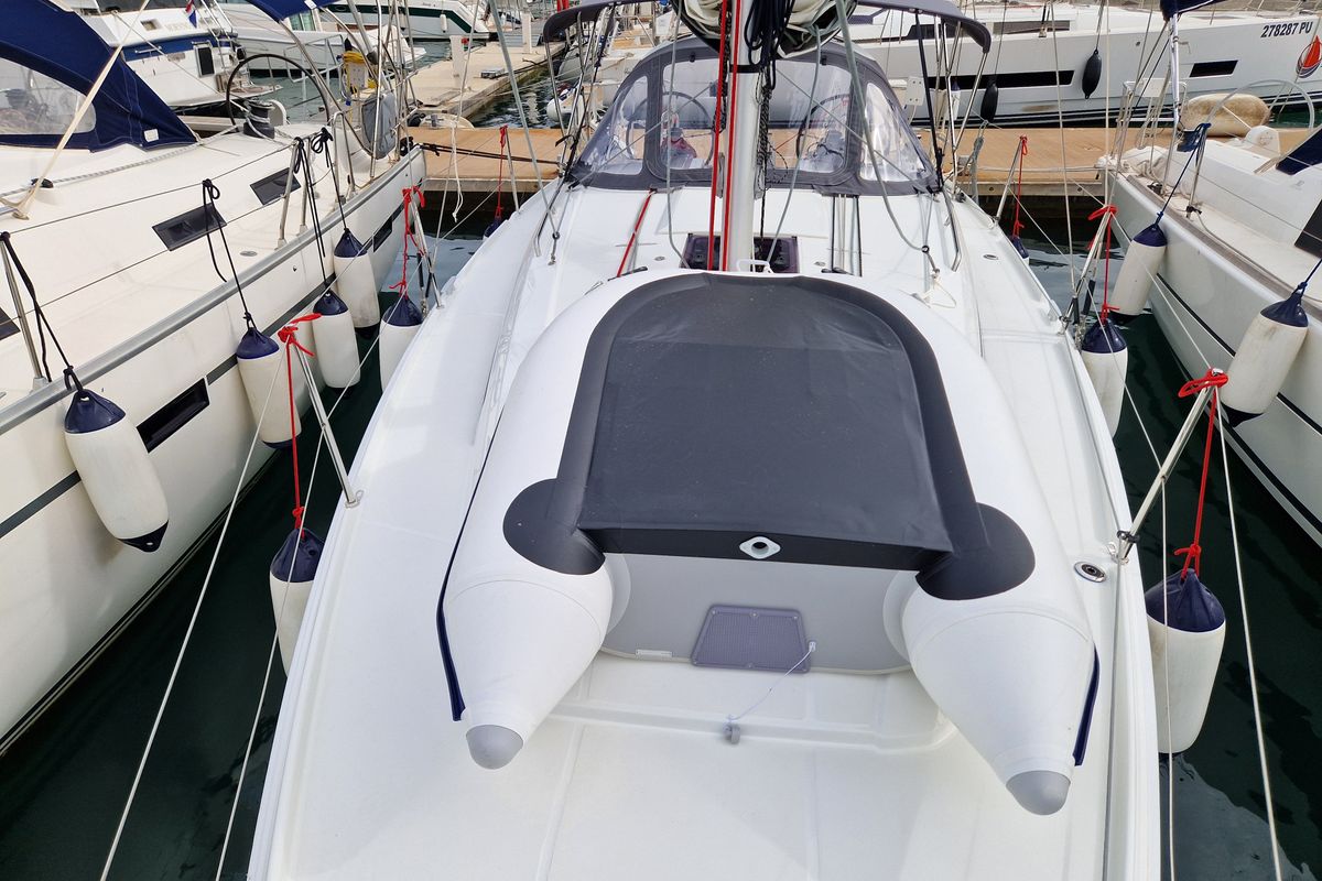 Deck of Navicela, a Beneteau Oceanis 34.1 sailboat at Općina Medulin, Croatia