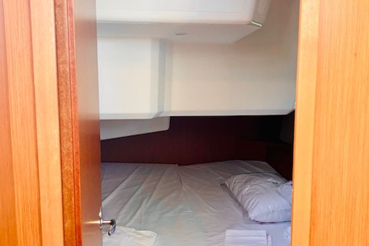 Cabin on Sakura J, a Bavaria C42 sailboat at Punta Ala, Italy